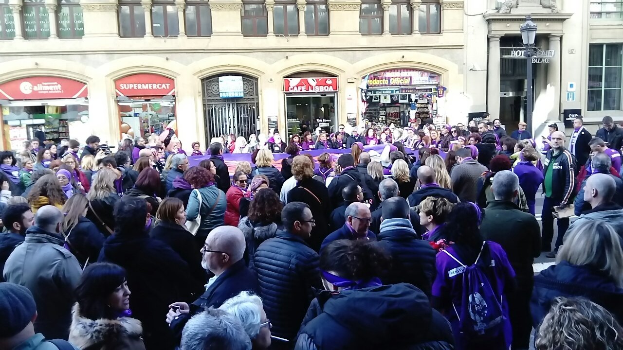 Concentración por el Día Internacional para la eliminación de la Violencia contra les mujeres. #NoSeasCómplice